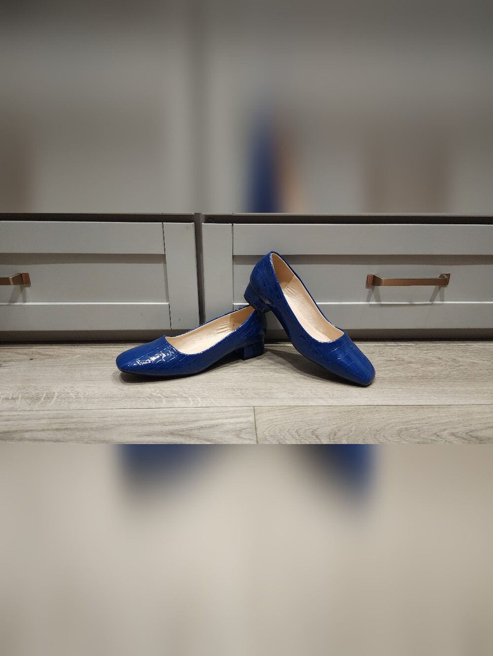 NEW Classic Blue Patent Low Heel Women's Pumps - Picture 3 of 9